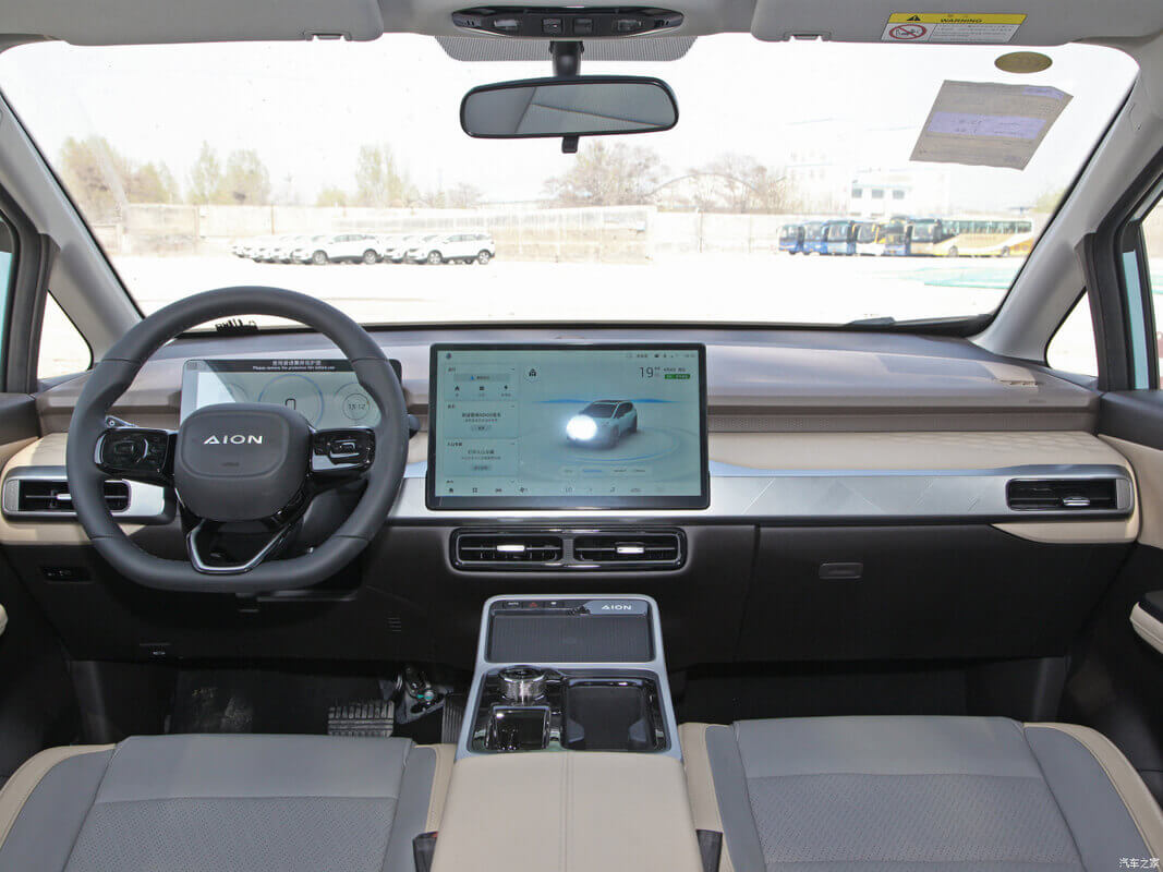 Left Hand Drive Electric Vehicles Aion Y EV Max Mileage 610km White