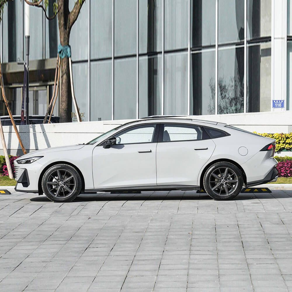 Changan UNI-V Sedan China Vehicles Wholesaler Petrol Cars Global Wholesale Supplier