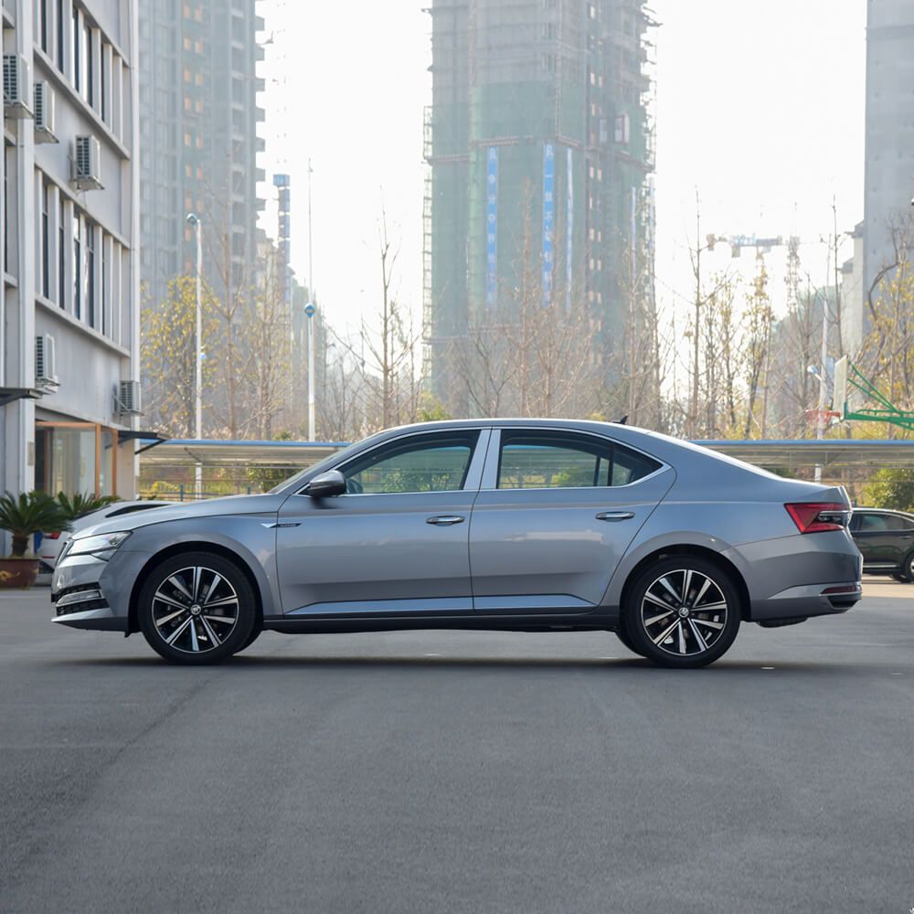 Superb 2024 TSI330 DSG Luxury Edition Factory Wholesale Skoda Superb Premium New Cars Gas Gasoline C